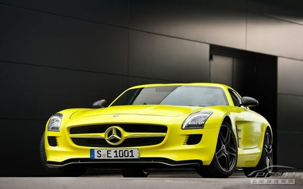 sls amg e cell. 的黄色外衣和E-Cell标志。